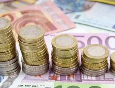 Άνοιξε ο «δρόμος» για άμεσες επιστροφές φόρου έως 10.000 ευρώ